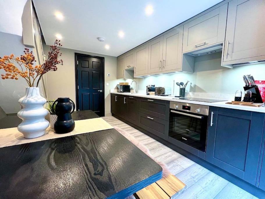 Fabulous Large Apartment In Great Location Bath Exterior foto
